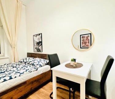 Liesing Apartment | Cozy 5 BR Shared Apartment for 10P 10-Min to Kaufpark Alterlaa