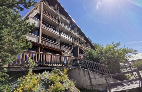 Saint-Michel-de-Chaillol Apartment | Cozy apartment for 7 with balcony, WiFi, parking, and pets allowed in Saint-Michel-de-Chaillol