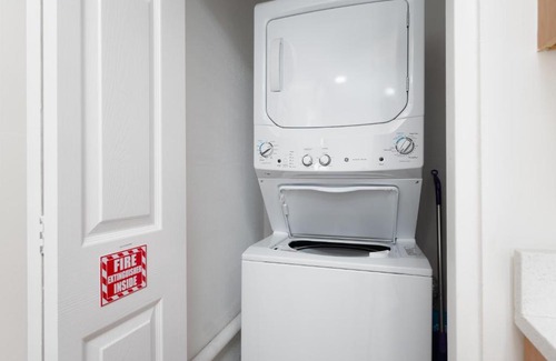 Jacksonville Beach Apartment | Cozy and Comfortable One Bedroom Efficiency! 5 Blocks to the Beach!
