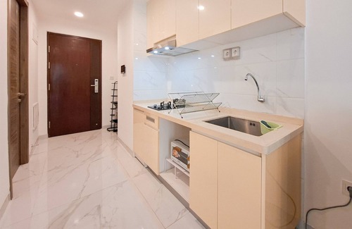 Bumi Serpong Damai Apartment | Cozy And Pool View 2Br At Sky House Bsd Apartment