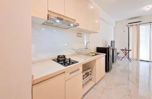 Bumi Serpong Damai Apartment | Cozy And Pool View 2Br At Sky House Bsd Apartment
