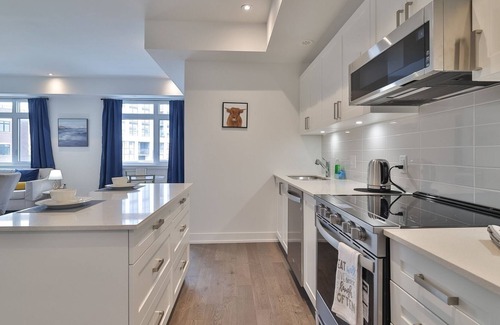 Lakeview House | cozy and spacious 3BR full house in Mississauga with free wifi & free parking.
