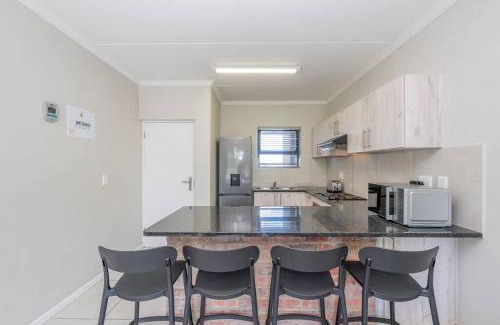 Trawal Apartment | Cozy Apartment in Brackenfell, Cape Town, ZA