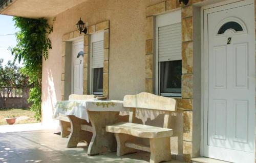 Gradina Apartment | Cozy Apartment In Lozovac With Wifi