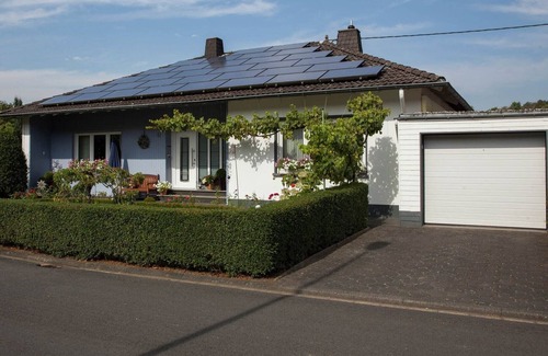 Niederehe Apartment | Cozy Apartment in Niederehe Eifel near Forest