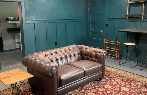 Petersburg Apartment | Cozy apartment in quiet, downtown neighborhood in Petersburg