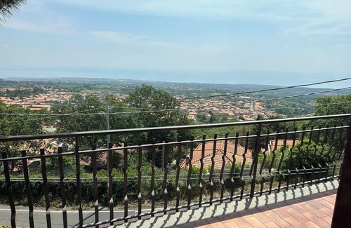 Zafferana Etnea Villa | Cozy apartment in villa located a few kilometers from Etna volcano.