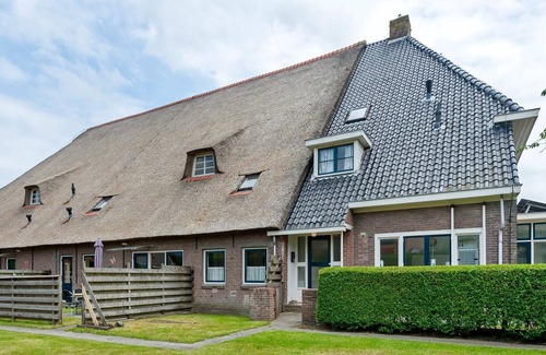 Arum Apartment | Cozy Apartment near Lake in Arum