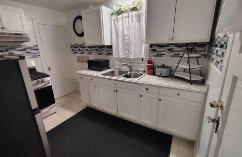 Tire Hill Apartment | Cozy apartment with a scenic view