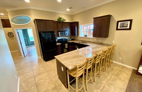 Payson House | Cozy Apartment with Loft, Theater Room, & Gorgeous Mountain Views! Sleeps 8