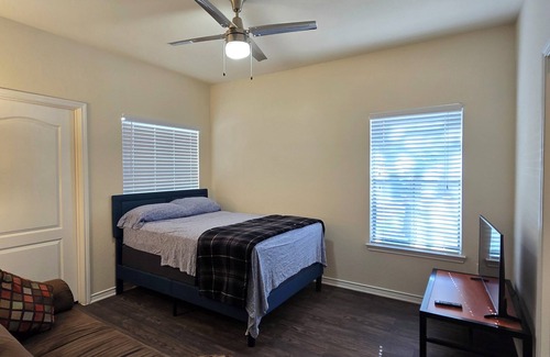 Sweetbriar Apartment | Cozy Apartment with private room and bath, Wi-Fi, A/C, Easy access to Downtown