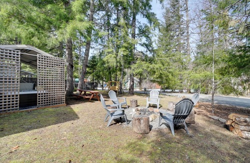 Paradise Estates Cottage | Cozy Ashford Home - 5 Mi to Rainier Nat'l Park!
