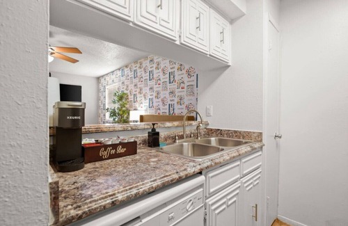 Brentwood Apartment | Cozy ATX Studio!|Easy for ACL, F1, Etc!