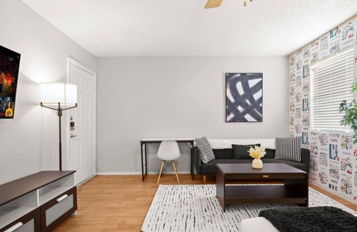 Brentwood Apartment | Cozy ATX Studio!|Easy for ACL, F1, Etc!