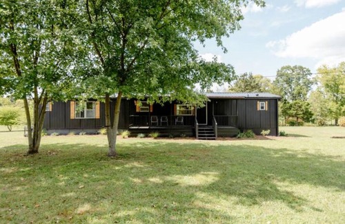 Sequatchie House | Cozy basecamp minutes from waterfalls, hiking and climbing