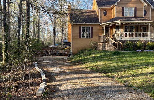 Powder Springs Apartment | Cozy basement apartment.