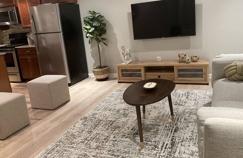 Abingdon House | Cozy Basement with Private Entrance and Self Check In