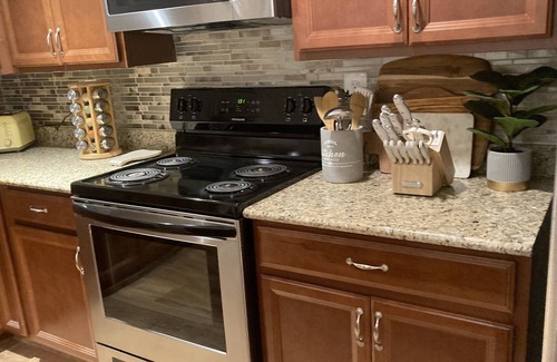 Abingdon House | Cozy Basement with Private Entrance and Self Check In