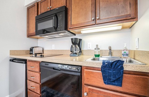 Acme Condo | 🏖️ Cozy Bayview 1BDR Walk-out Condo @ The Shores ➠ 5660