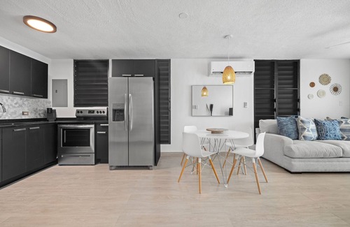 Parque Apartment | Cozy Beach Getaway Free Parking Smart TV