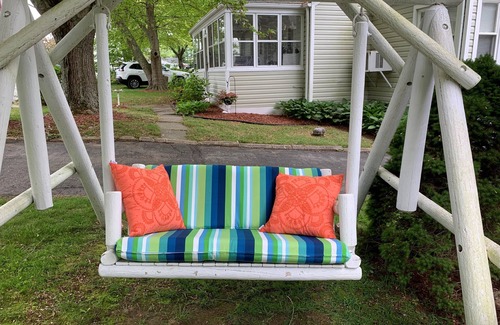 Old Lyme House | Cozy beach house walking distance to private beach