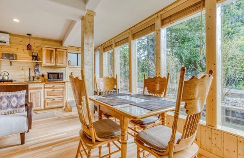 Stevenson Apartment | Cozy Blueberry Cottage Studio king bed, kitchenette, nNo Cleaning Fee!