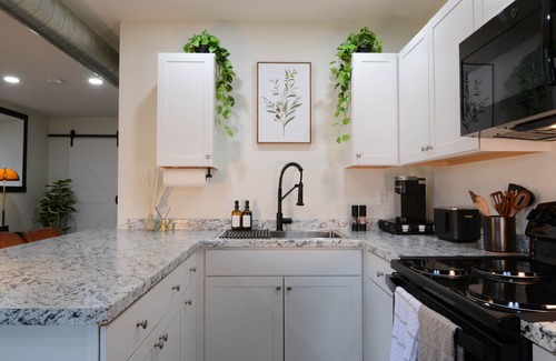 Dubuque Apartment | Cozy Bluff St Escape - Downtown