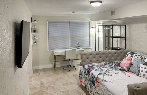 Crescent Lake Apartment | Cozy boho studio near Downtown St Pete