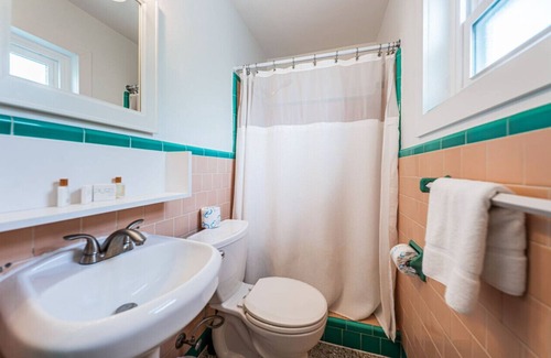 Sunset Beach Hotel | Cozy boutique studio room with a Pool
