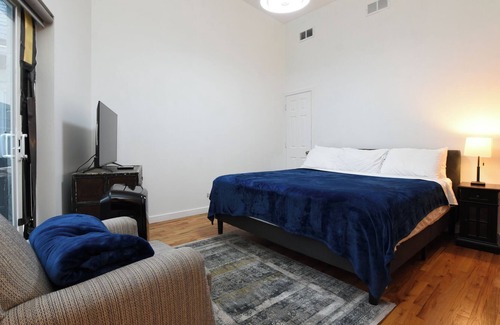 West Bucktown House | Cozy, Bright and a Great Location!