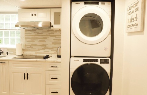Westwood Apartment | Cozy & Bright Guest Unit