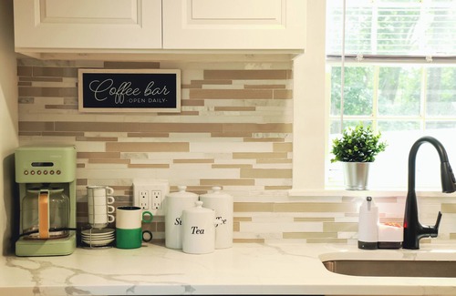 Westwood Apartment | Cozy & Bright Guest Unit