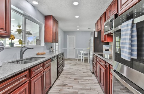 East Arlington Apartment | Cozy Bungalow |Fenced Yard |Pool |Close to Beaches