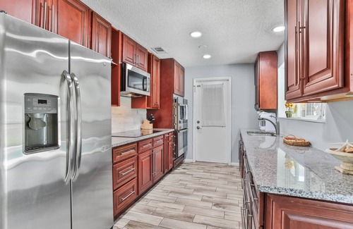 East Arlington Apartment | Cozy Bungalow |Fenced Yard |Pool |Close to Beaches