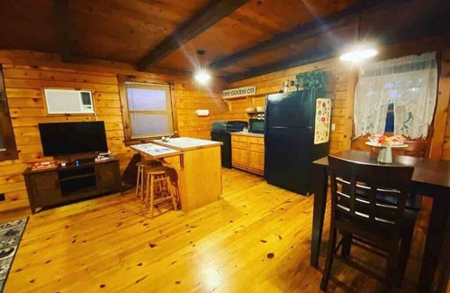 Eureka Springs Cabin | Cozy Cabin at Bear Mountain Log Cabins