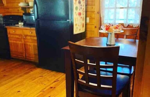 Eureka Springs Cabin | Cozy Cabin at Bear Mountain Log Cabins