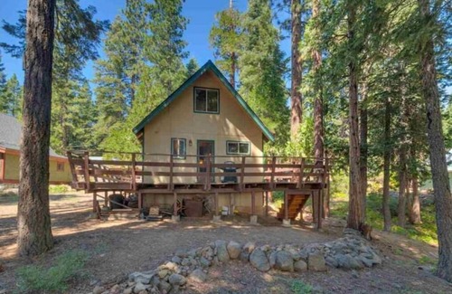 Carnelian Bay House | Cozy Cabin: border of Tahoe City and Carnelian Bay