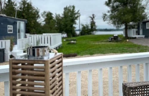 Gravenhurst Cabin | Cozy Cabin for 2 Sparrow Lake Muskoka Beach House