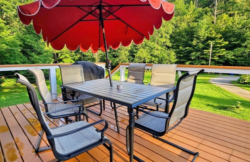 Hancock Cabin | Cozy cabin > Hottub, WiFi, AC. Easy access to outdoors activities year around