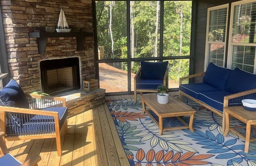 Tallassee Cabin | Cozy Cabin in Lake Community
