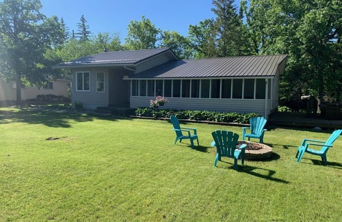 Saint Malo Cabin | Cozy cabin just a few minutes walk from St. Malo Provincial Park & Beach!