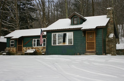 Benton House | Cozy Cabin - Kick off the summer and enjoy the Waterfalls at Ricketts Glen !