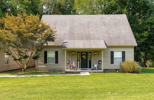 Pangburn Cabin | Cozy Cabin on Little Red River Sleeps 12!
