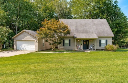 Pangburn Cabin | Cozy Cabin on Little Red River Sleeps 12!