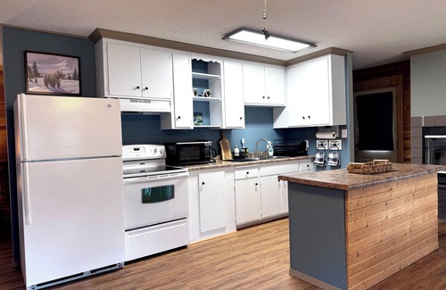 Deer River Cabin | Cozy Cabin on Little Moose Lake & Snowmobile Trail