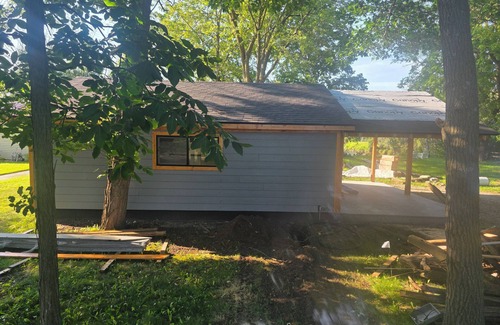 Charles City Cabin | Cozy Cabin on the Cedar River with direct river and bike trail access!