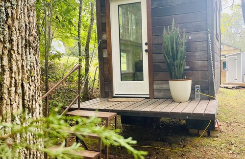 Travelers Rest Cabin | Cozy Cabin on Wheels Forest and Farm Retreat