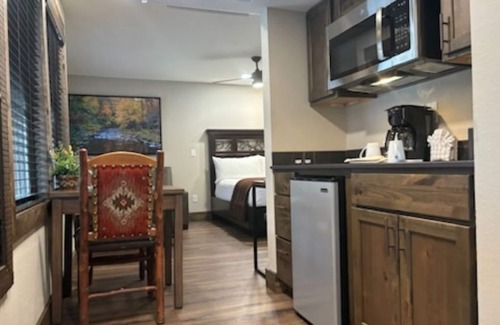 Gatlinburg Resort | Cozy cabin resort in beautiful Gatlinburg TN, with majestic mountain top view.