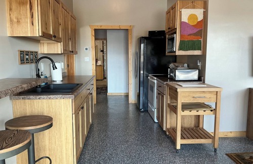 Tower Cabin | 🌲 Cozy Cabin Retreat with Lake Views adventure in Every Season