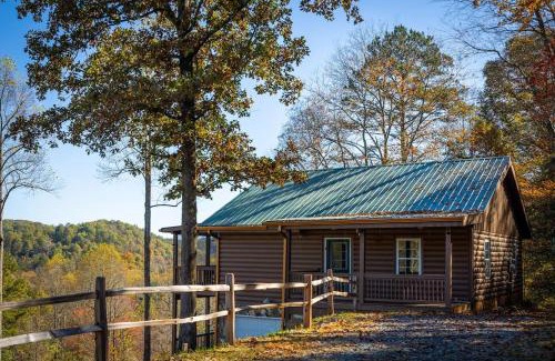 Mineral Bluff House | Cozy Cabin: w/Balcony, Pool Table, Fire pit & BBQ